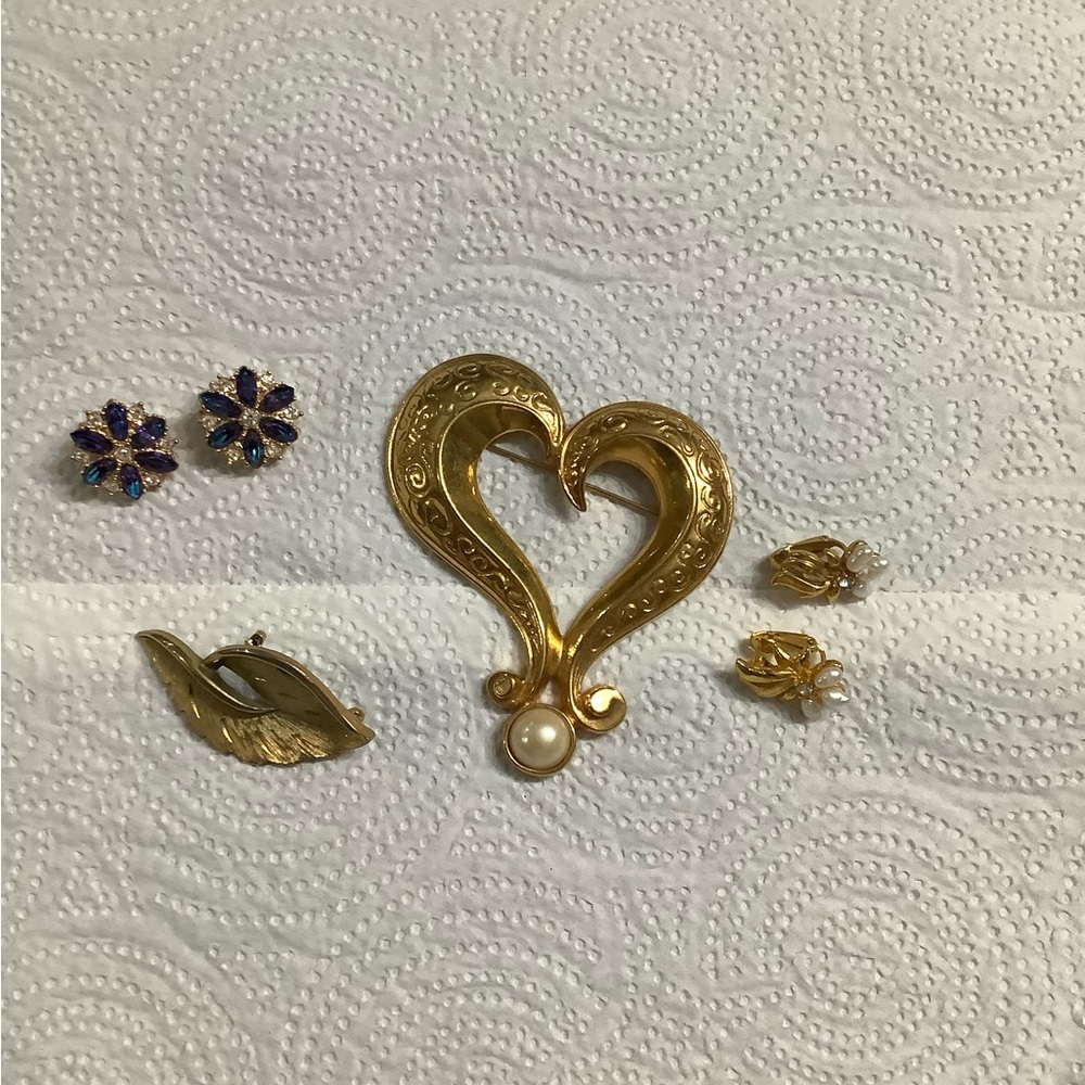 Vintage Avon, Jj, & Roman brand jewelry. Brooches and earrings.